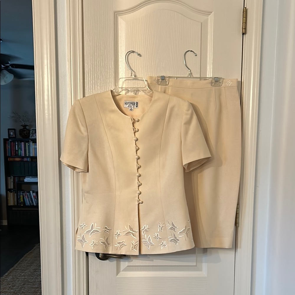 Cream Short Sleeve Kasper Suit Set with Embroidered Details